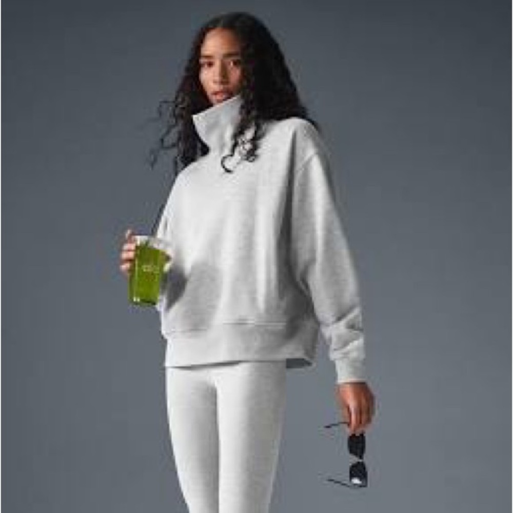 NWOT Alo Yoga Hazy Mock Neck Pullover Top in Athletic Heather Grey size SMALL